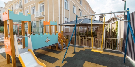 Детская площадка в гостинице Симферополя Соната